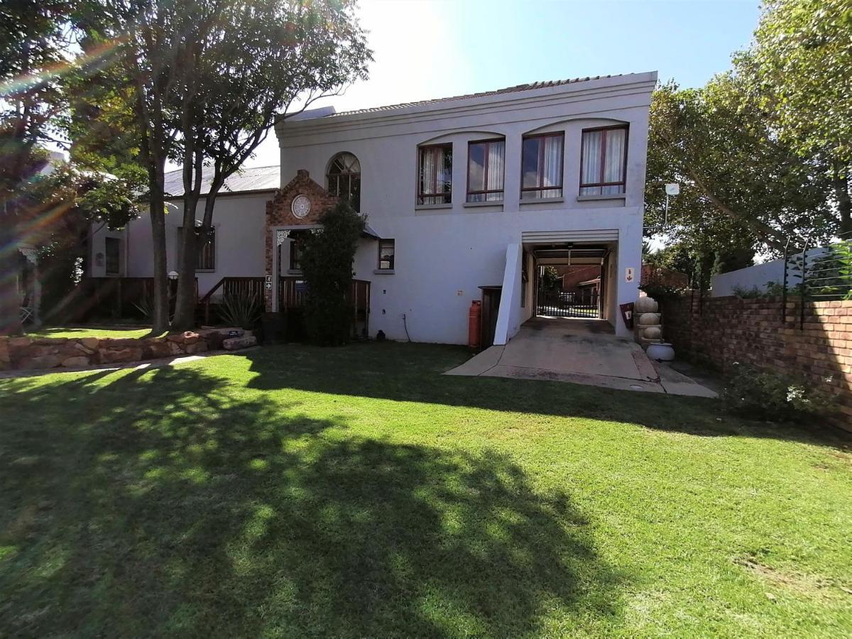 Van Dykshuis Guest House ไฮเดิลแบร์ค ภายนอก รูปภาพ